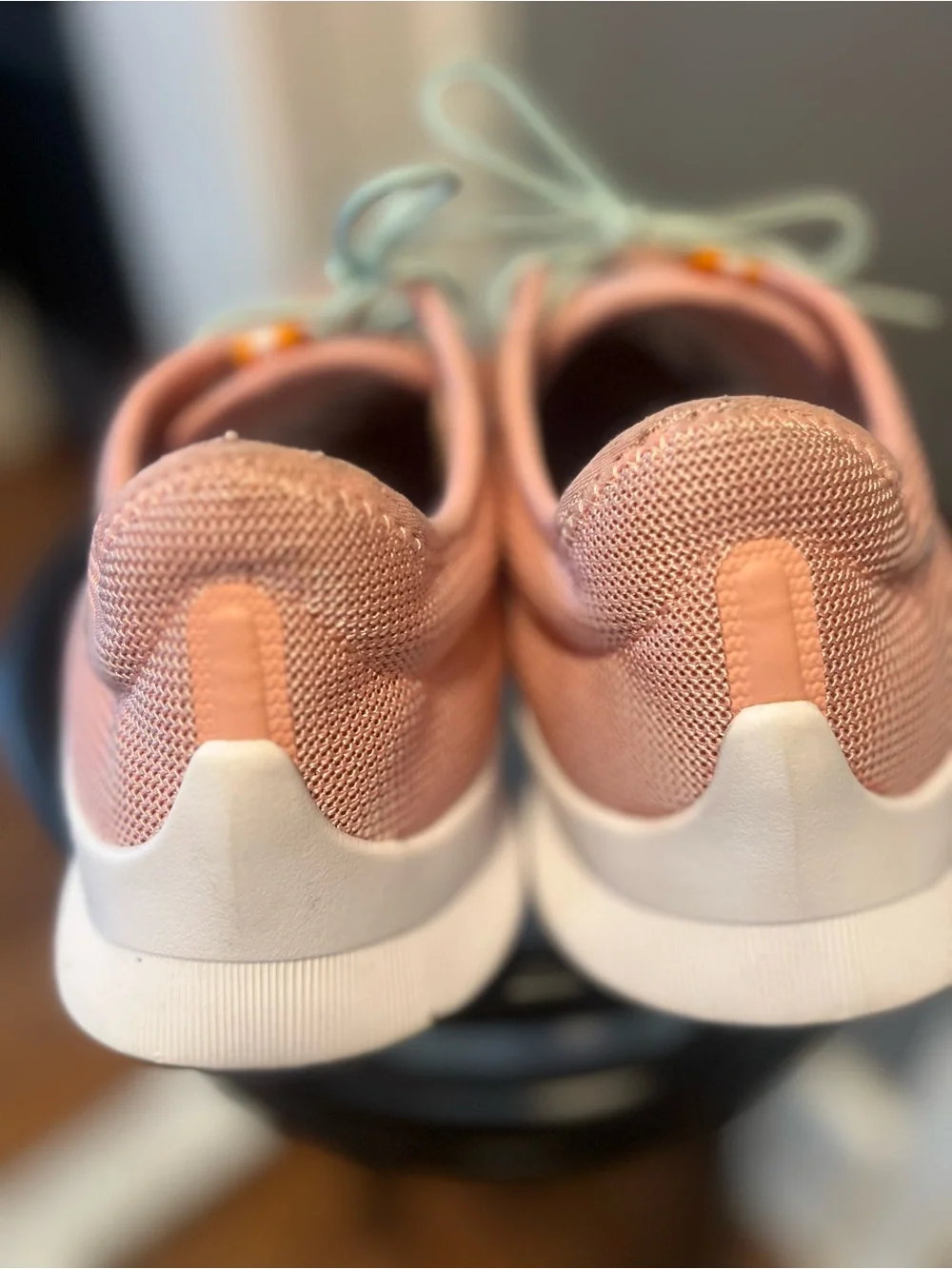 Nike Women's Peach Mesh Trainers with Blue Swoosh - Picture 4 of 6